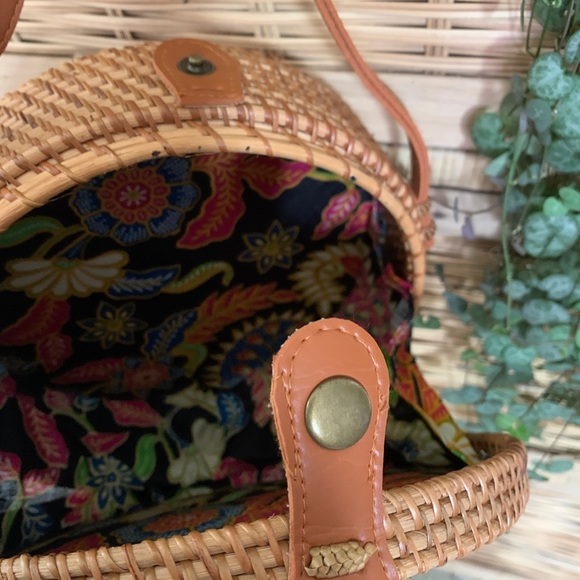 Rattan crossbody bag - Picture 3 of 8